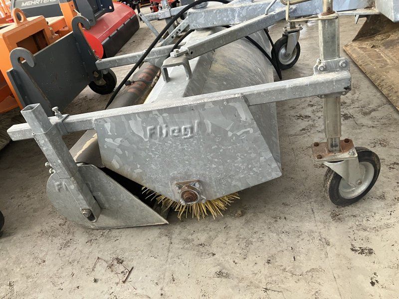 Fliegl Kehrmaschine 1800mm