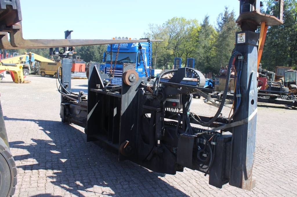 Hyster 20/40 ft spreader