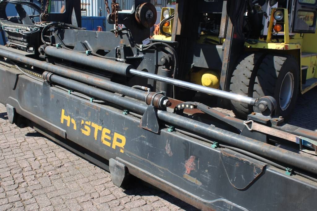 Hyster 20/40 ft spreader