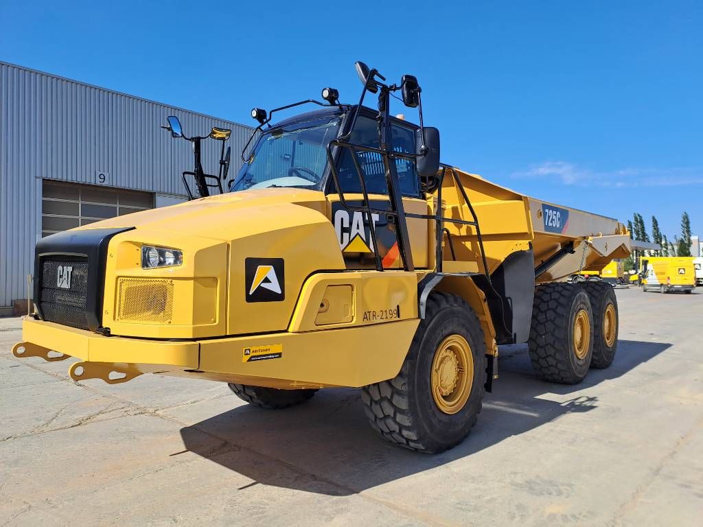 CAT 725C2