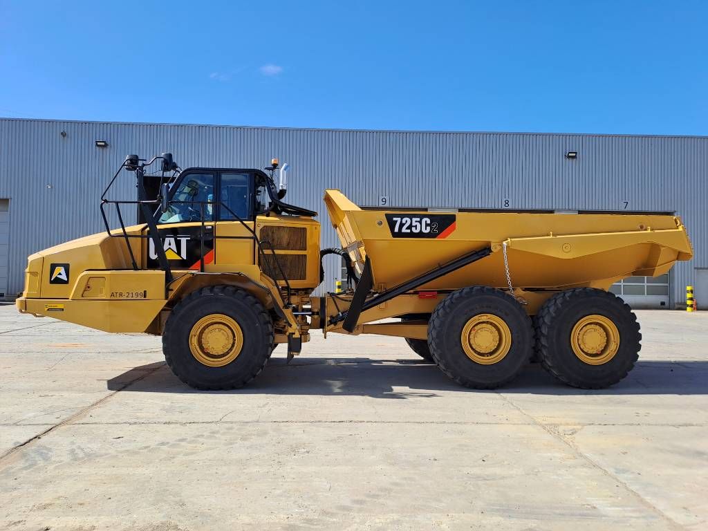 CAT 725C2
