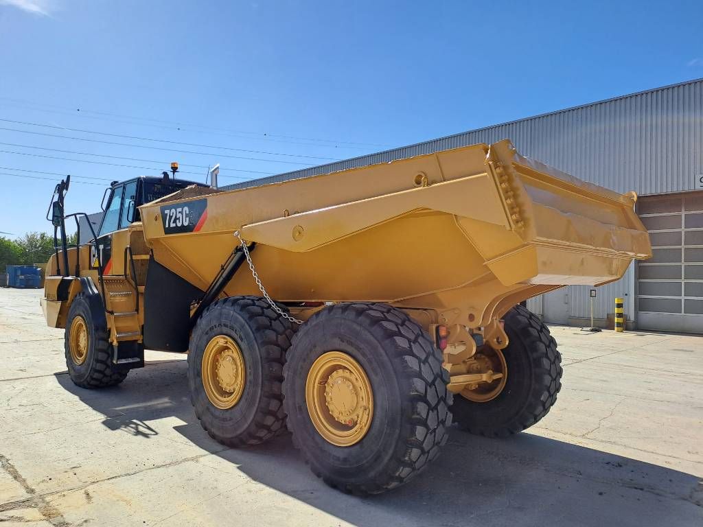 CAT 725C2