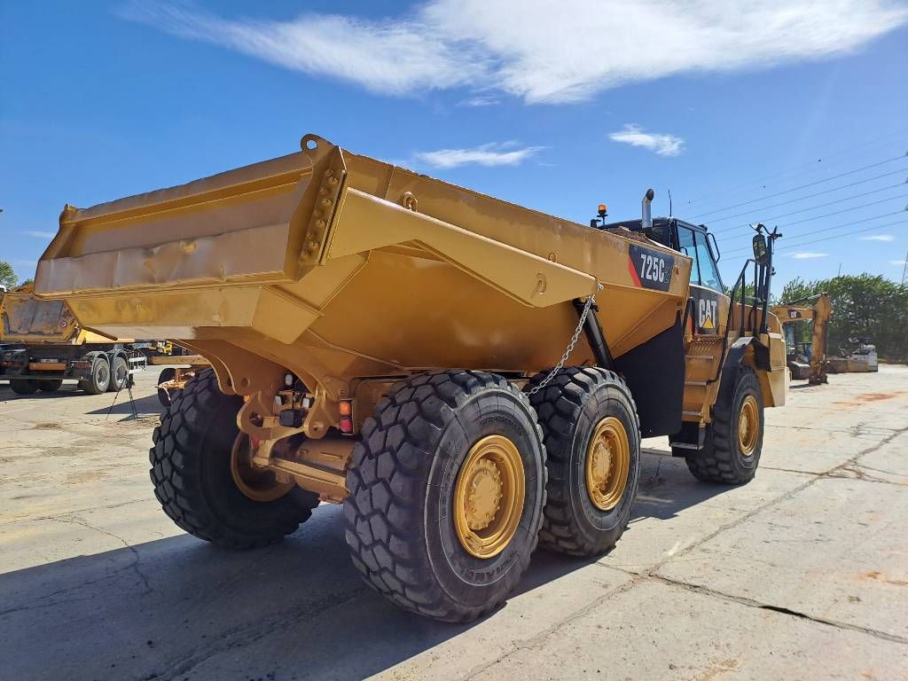 CAT 725C2