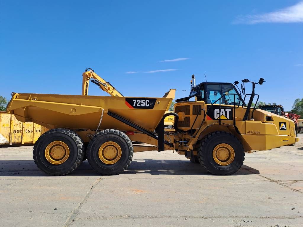 CAT 725C2