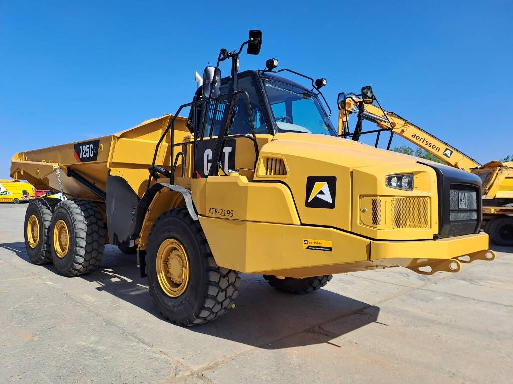 CAT 725C2