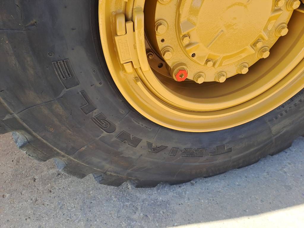 CAT 725C2