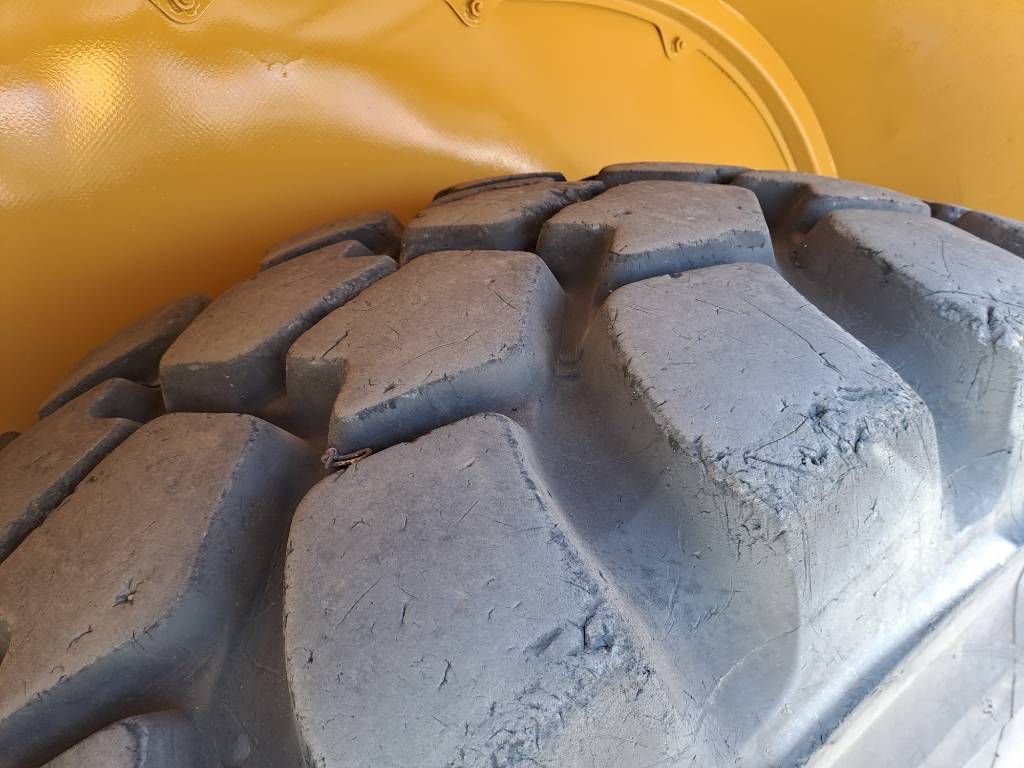 CAT 725C2