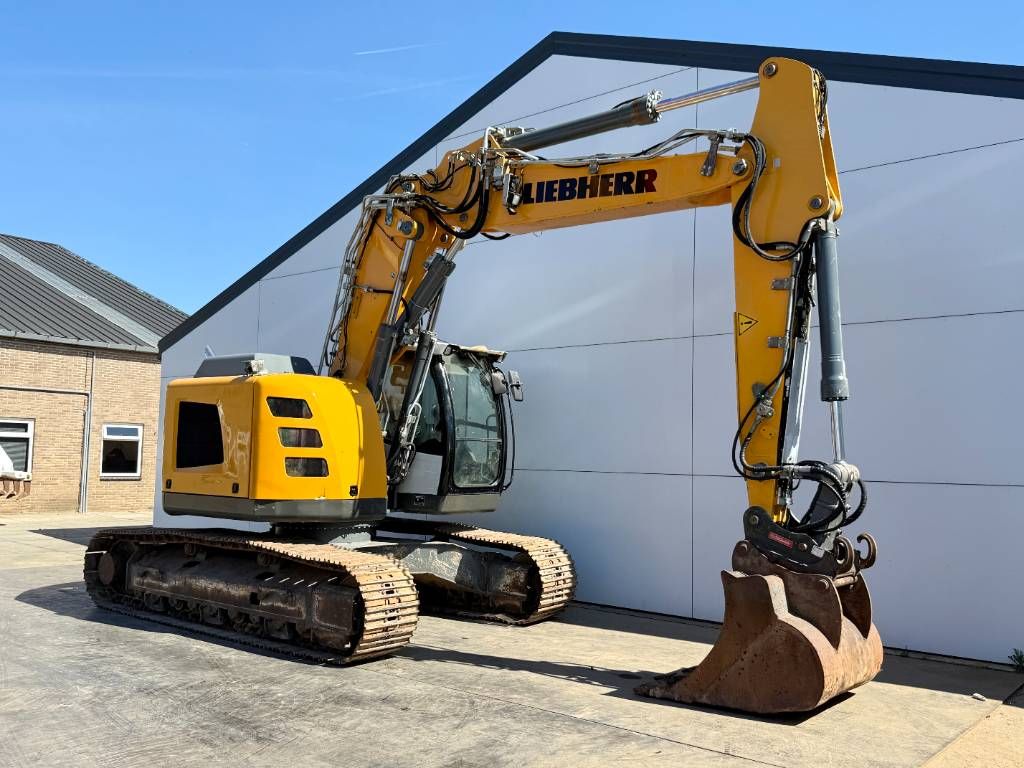 Liebherr R926LC Compact - Hammer Lines / Quick Coupler
