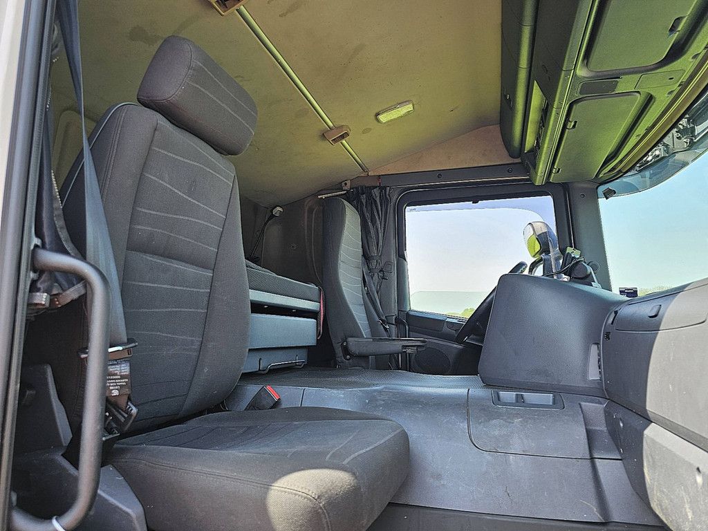 SCANIA P410 truck transporter
