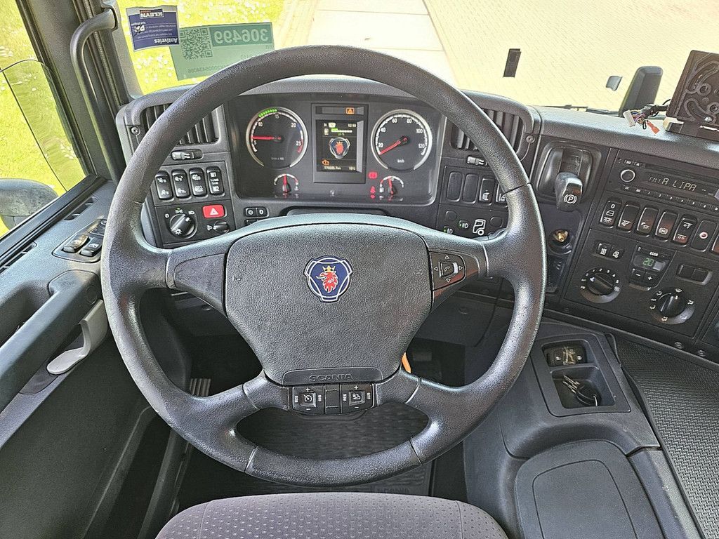 SCANIA P410 truck transporter