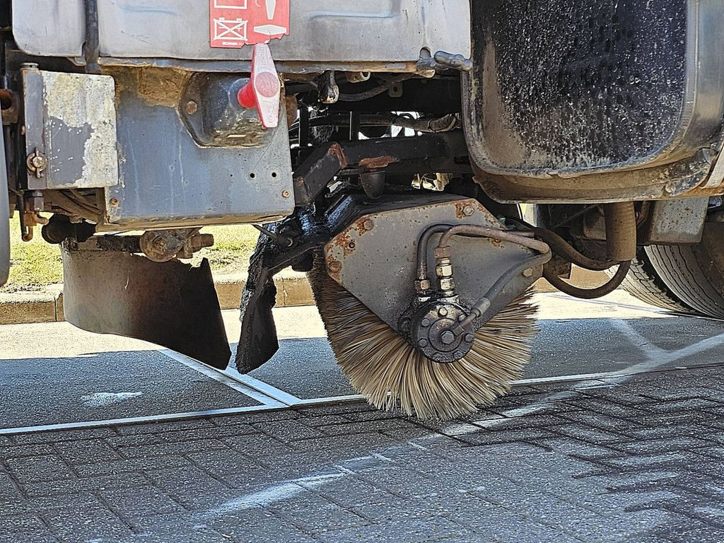SCANIA P94.220