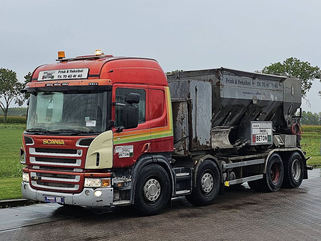 SCANIA P400 8x4
