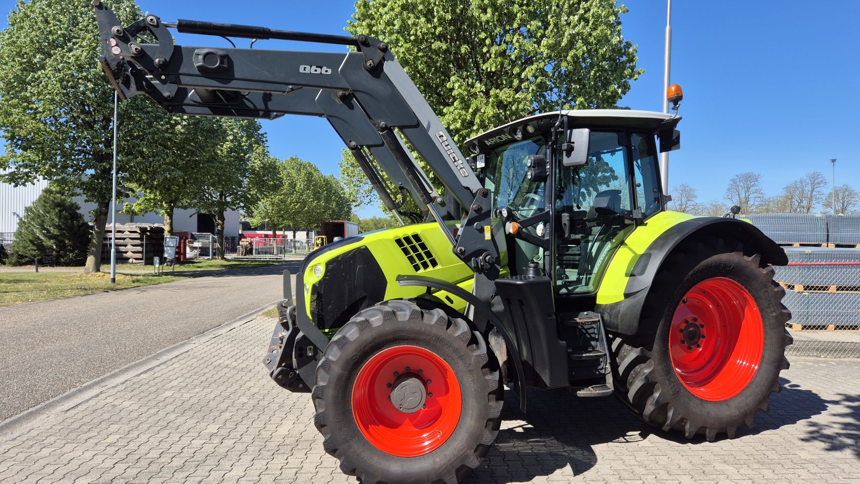 CLAAS Arion 620 CIS 50Kmh. met Quicke Frontlader en Fronthef