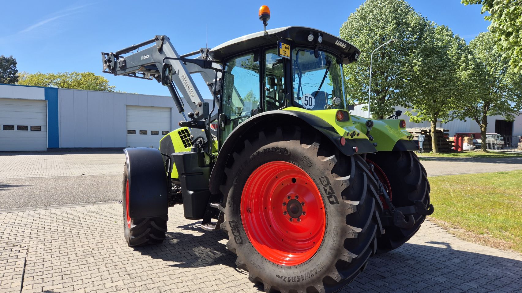 CLAAS Arion 620 CIS 50Kmh. met Quicke Frontlader en Fronthef
