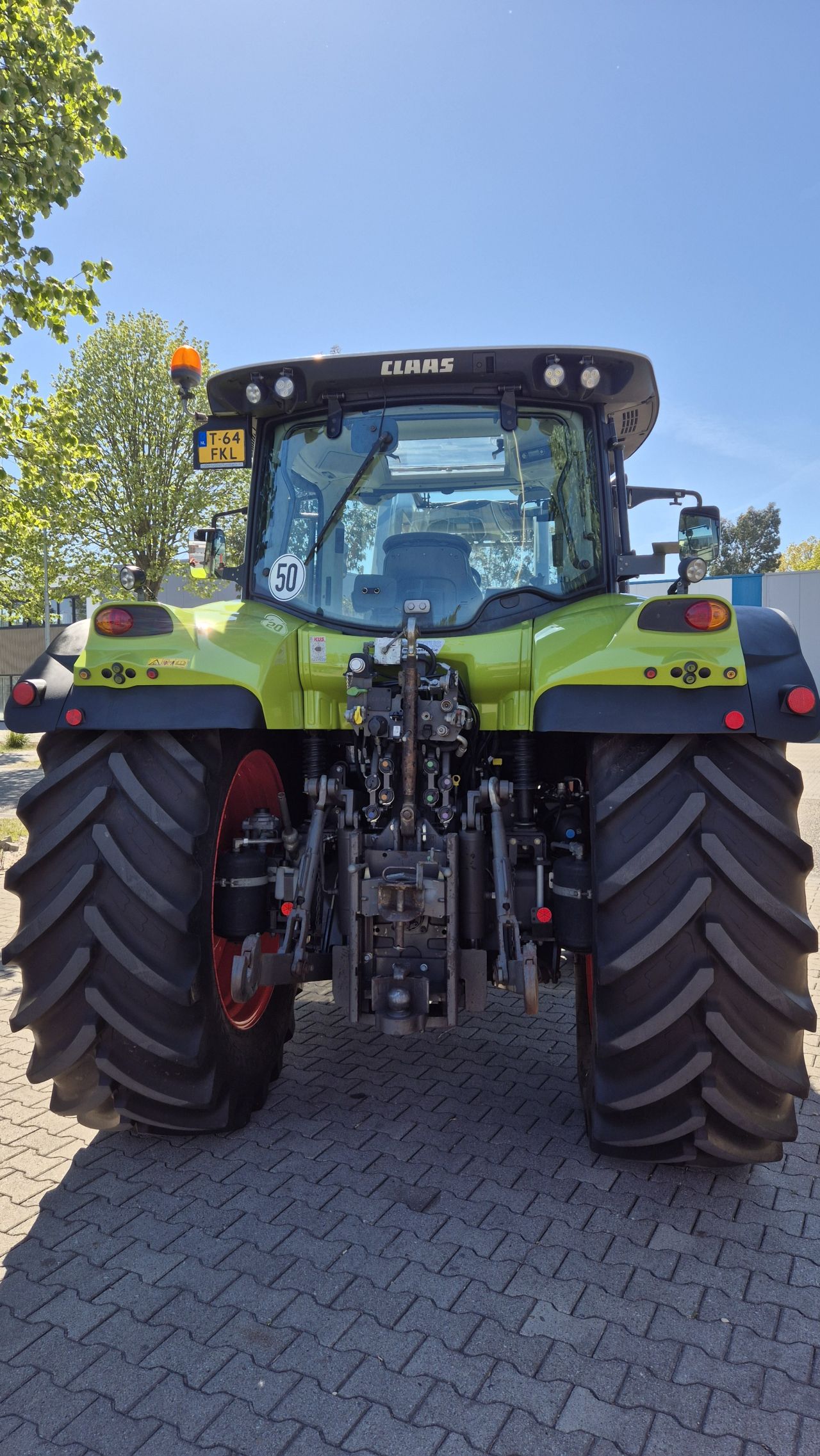 CLAAS Arion 620 CIS 50Kmh. met Quicke Frontlader en Fronthef