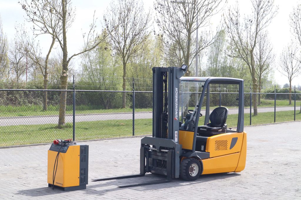 Jungheinrich EFG 220 | 1900 KG | TRIPLEX | SIDESHIFT | POSITIONERS