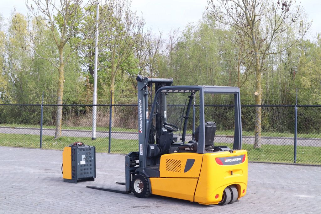 Jungheinrich EFG 220 | 1900 KG | TRIPLEX | SIDESHIFT | POSITIONERS