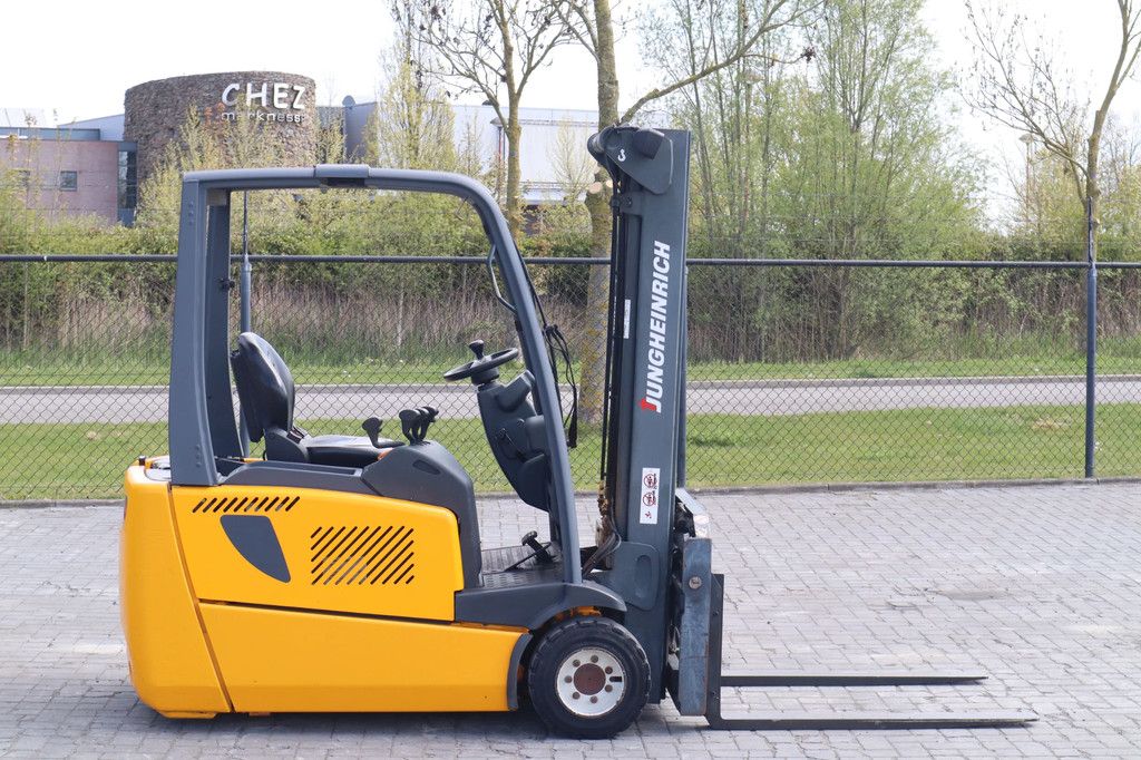 Jungheinrich EFG 220 | 1900 KG | TRIPLEX | SIDESHIFT | POSITIONERS