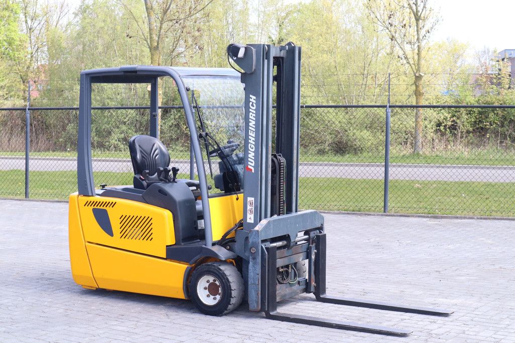 Jungheinrich EFG 220 | 1900 KG | TRIPLEX | SIDESHIFT | POSITIONERS