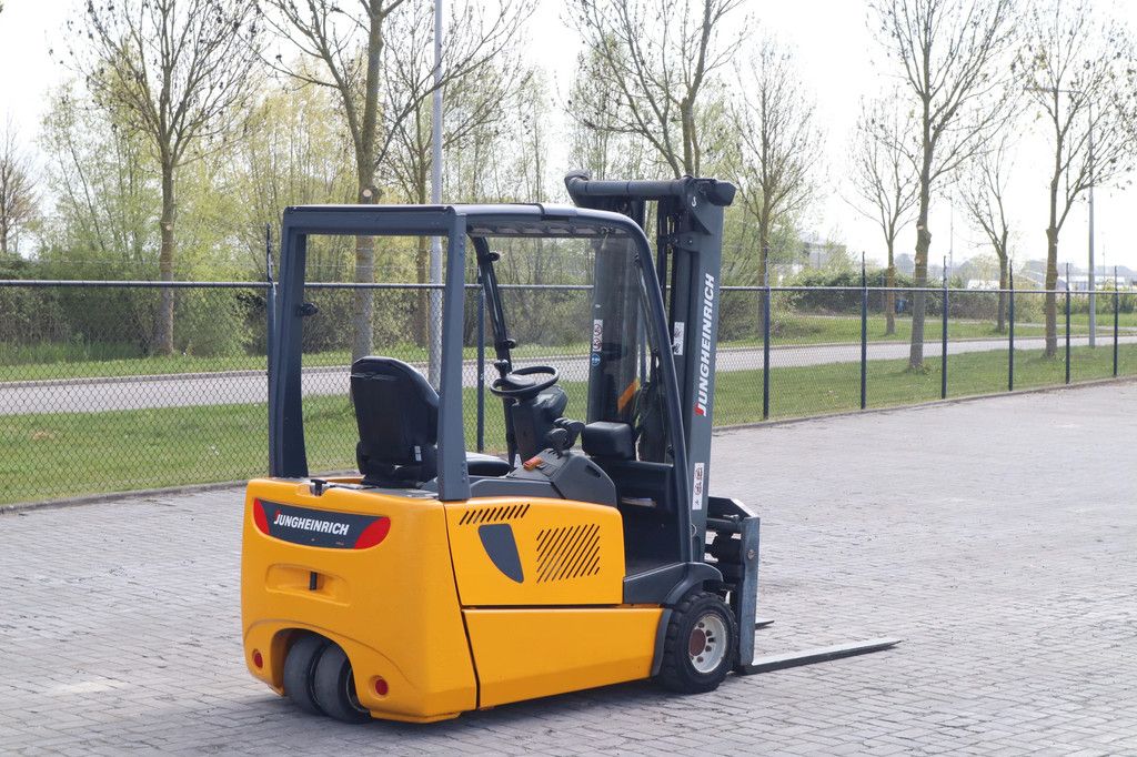 Jungheinrich EFG 220 | 1900 KG | TRIPLEX | SIDESHIFT | POSITIONERS