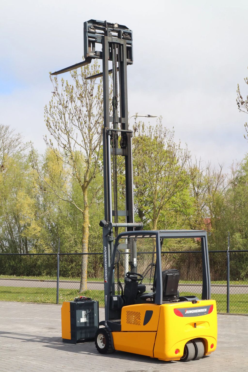Jungheinrich EFG 220 | 1900 KG | TRIPLEX | SIDESHIFT | POSITIONERS