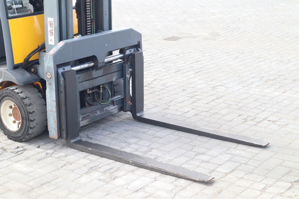 Jungheinrich EFG 220 | 1900 KG | TRIPLEX | SIDESHIFT | POSITIONERS