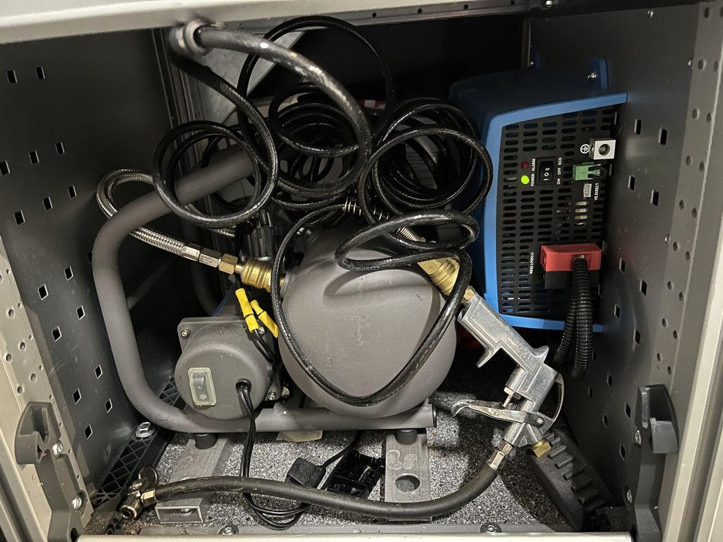 Mercedes-Benz Sprinter 311 CDI L2H2 RWD / Euro 6 / Servicebus / Bott inrichting / 220V / Airco / Oprijplaat / Compressor / CarPlay / Camera
