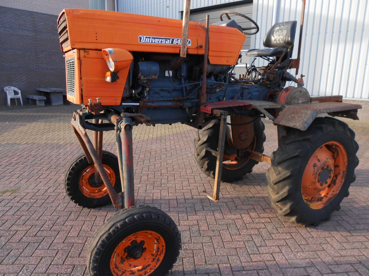 Universal 640 portaal tractor