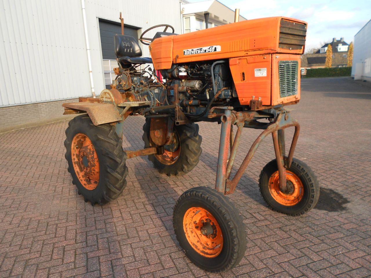 Universal 640 portaal tractor
