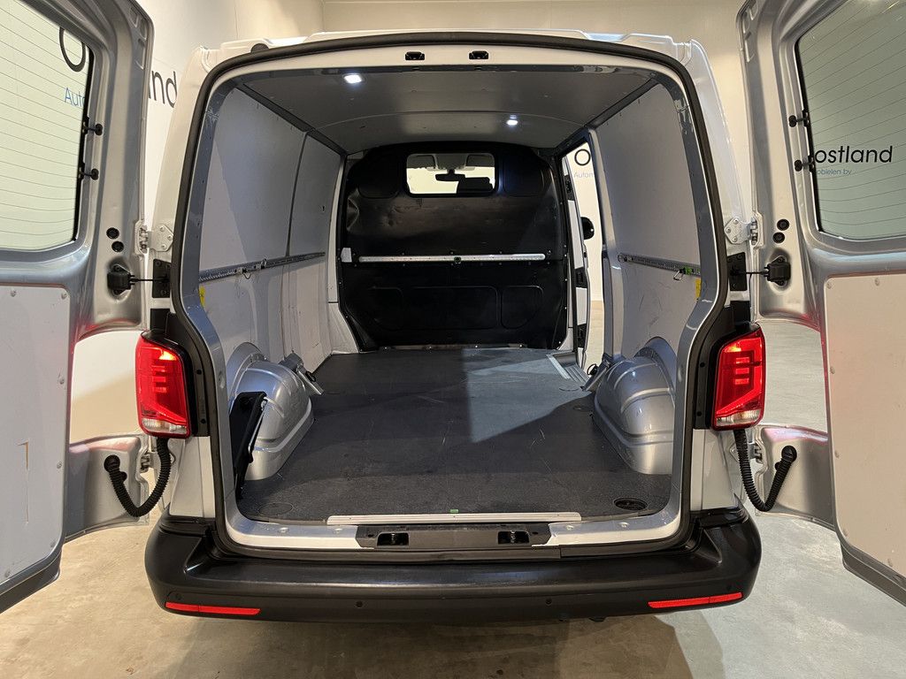 Volkswagen Transporter 2.0 TDI L2H1 150 PK Automaat / Euro 6 / Airco / CarPlay / PDC / Cruise Control / Navigatie / 3-Zits