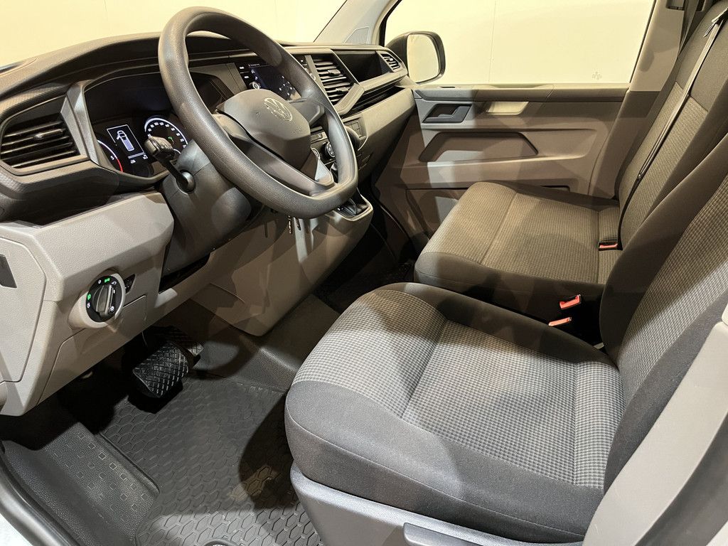 Volkswagen Transporter 2.0 TDI L2H1 150 PK Automaat / Euro 6 / Airco / CarPlay / PDC / Cruise Control / Navigatie / 3-Zits