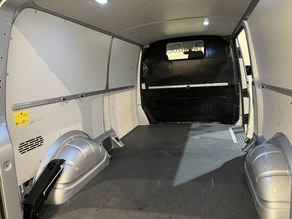 Volkswagen Transporter 2.0 TDI L2H1 150 PK Automaat / Euro 6 / Airco / CarPlay / PDC / Cruise Control / Navigatie / 3-Zits