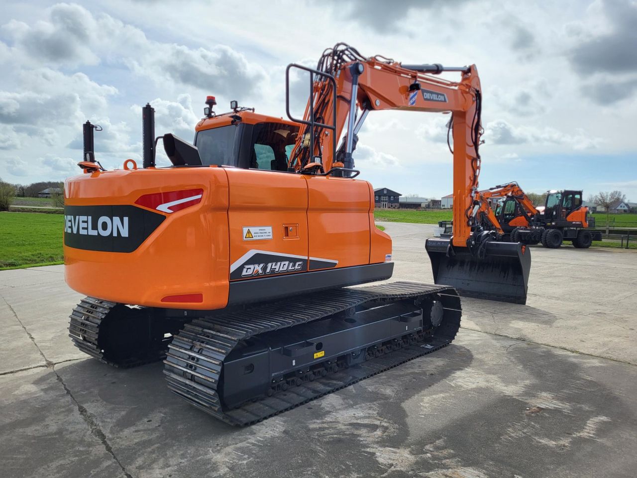 Develon DX140LC-7