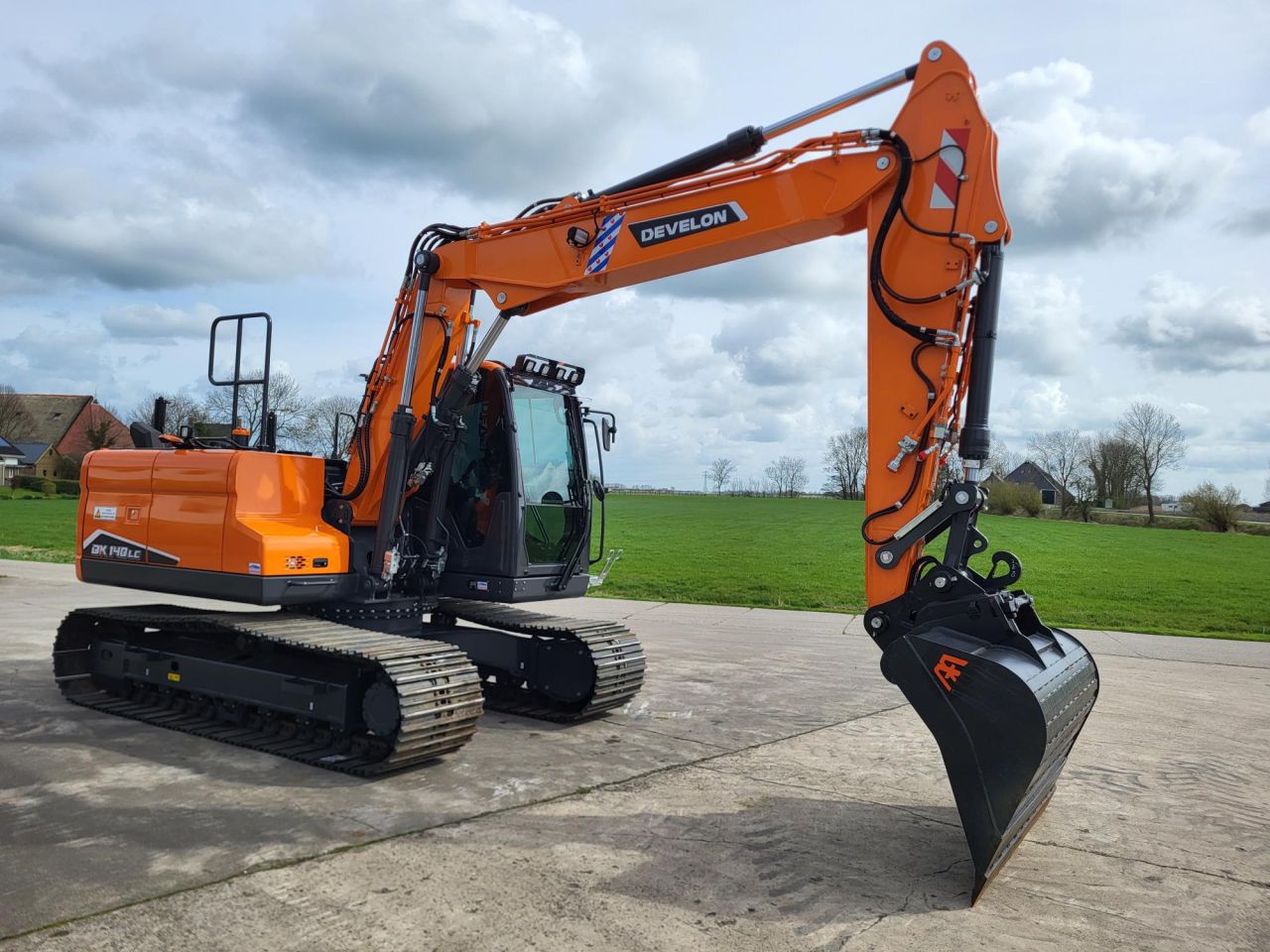 Develon DX140LC-7