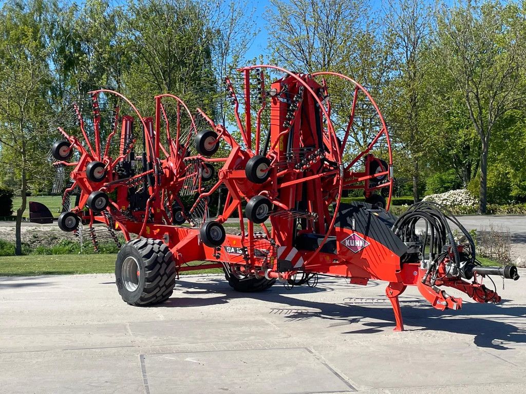 Kuhn Ga 13131 4 rotorhark zwiller 1900 hectare!! ALS NIEUW