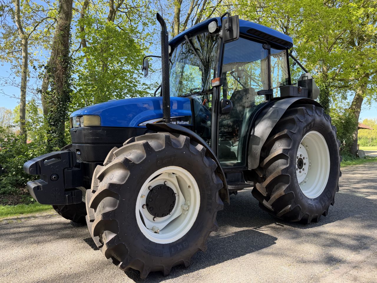New Holland TN70DA