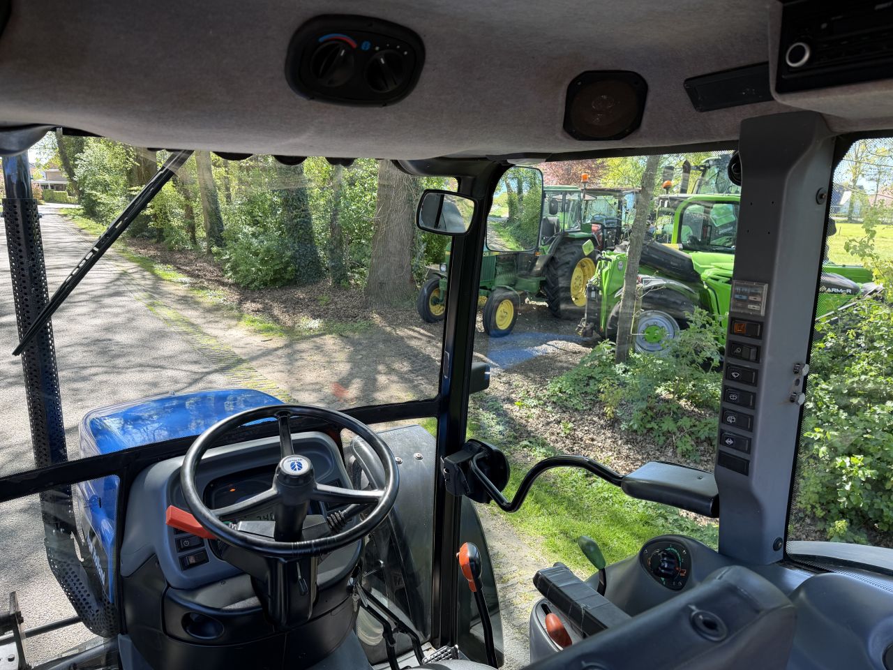 New Holland TN70DA
