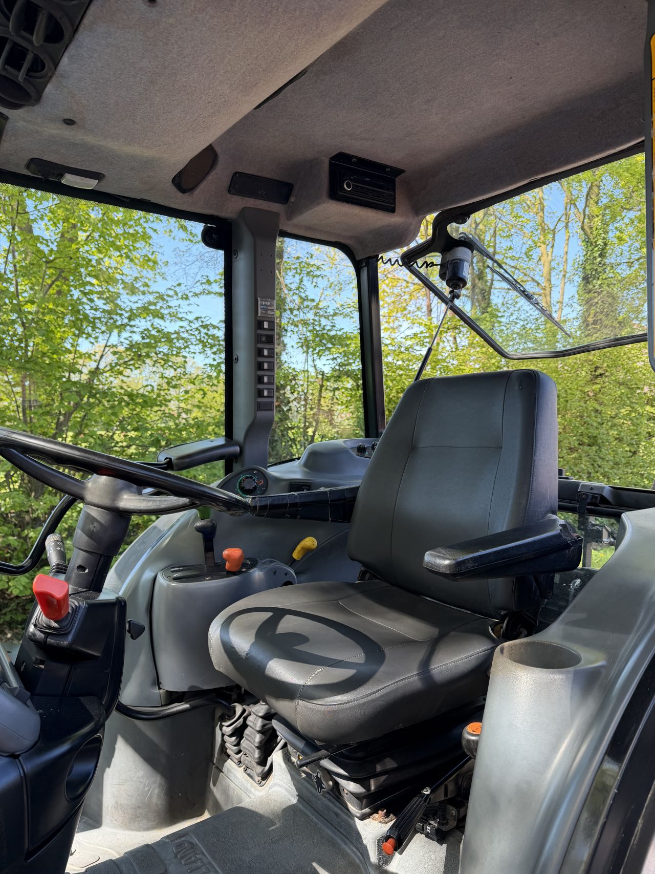 New Holland TN70DA