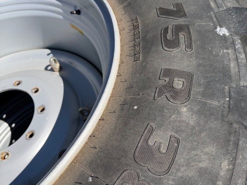 Michelin + Trelleborg 710/55 R30 + 659/75 R38