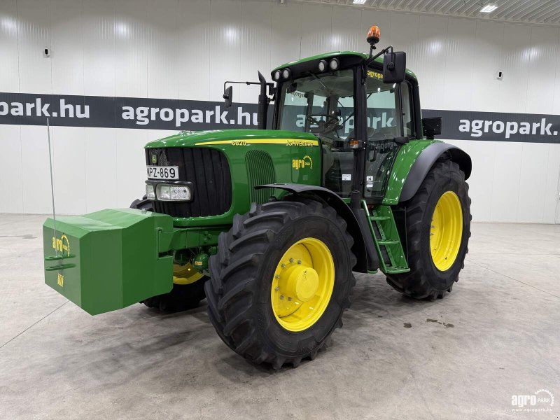 John Deere 6820