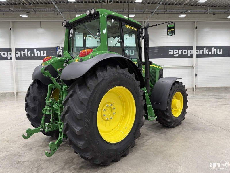 John Deere 6820
