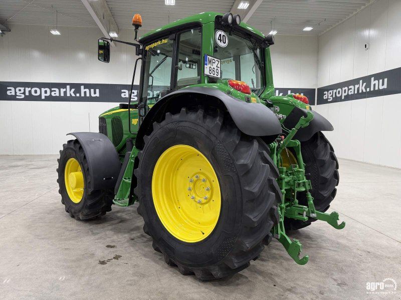 John Deere 6820