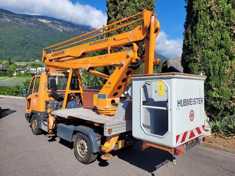 Multicar M 30 mit Blumenbecker GB275
