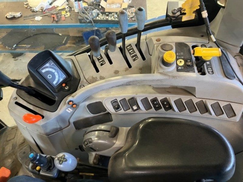 New Holland T6030 Plus