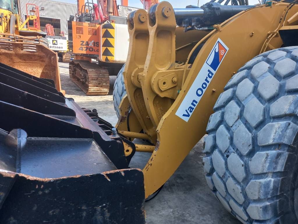 CAT 980 (Abu Dhabi)
