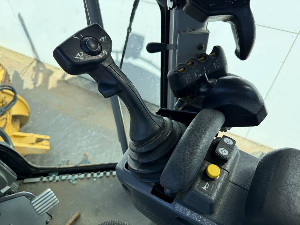 CAT 160M AWD - 3 Tine Ripper / EPA Certified / Airco