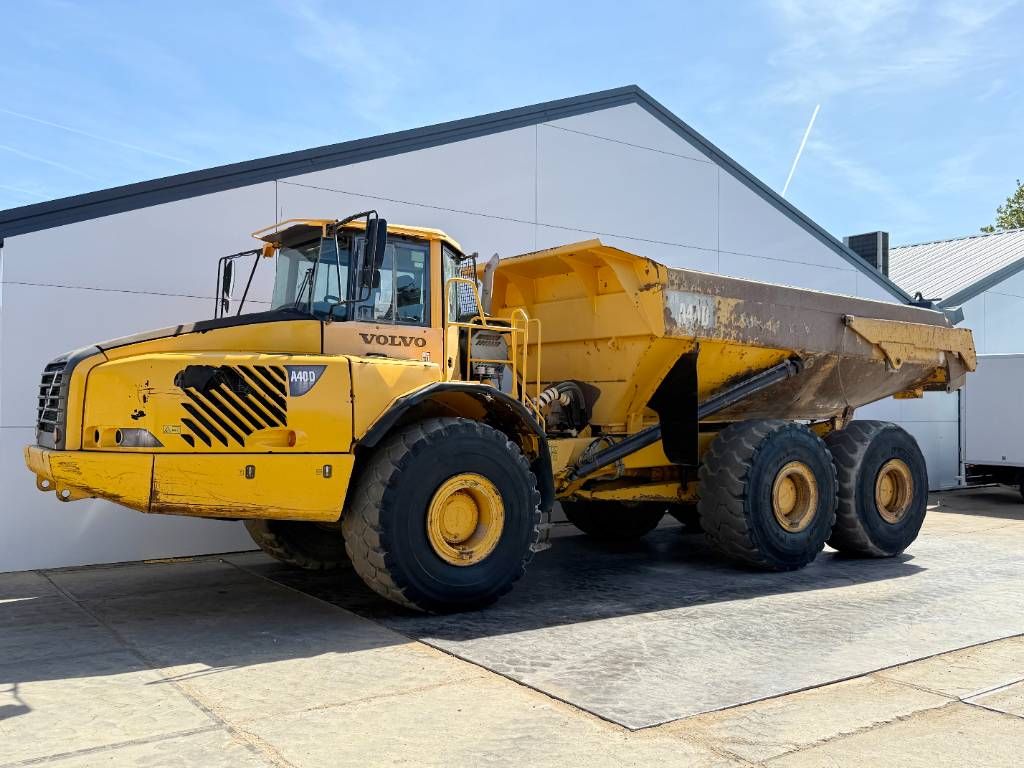 Volvo A40D - Tailgate / Heated Seat