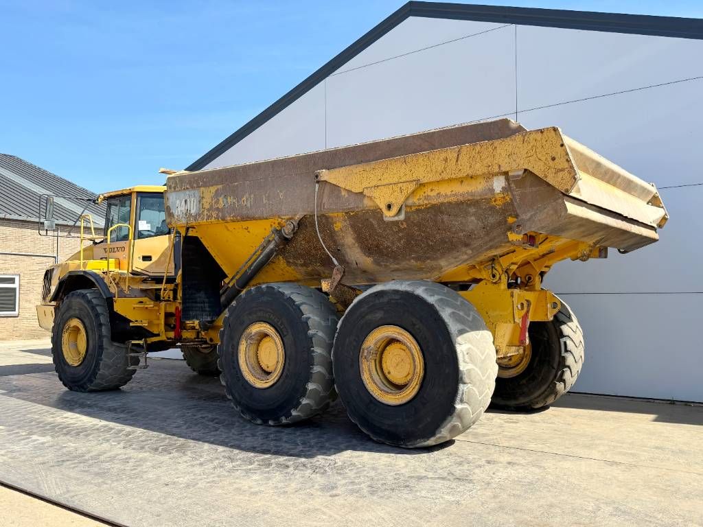 Volvo A40D - Tailgate / Heated Seat