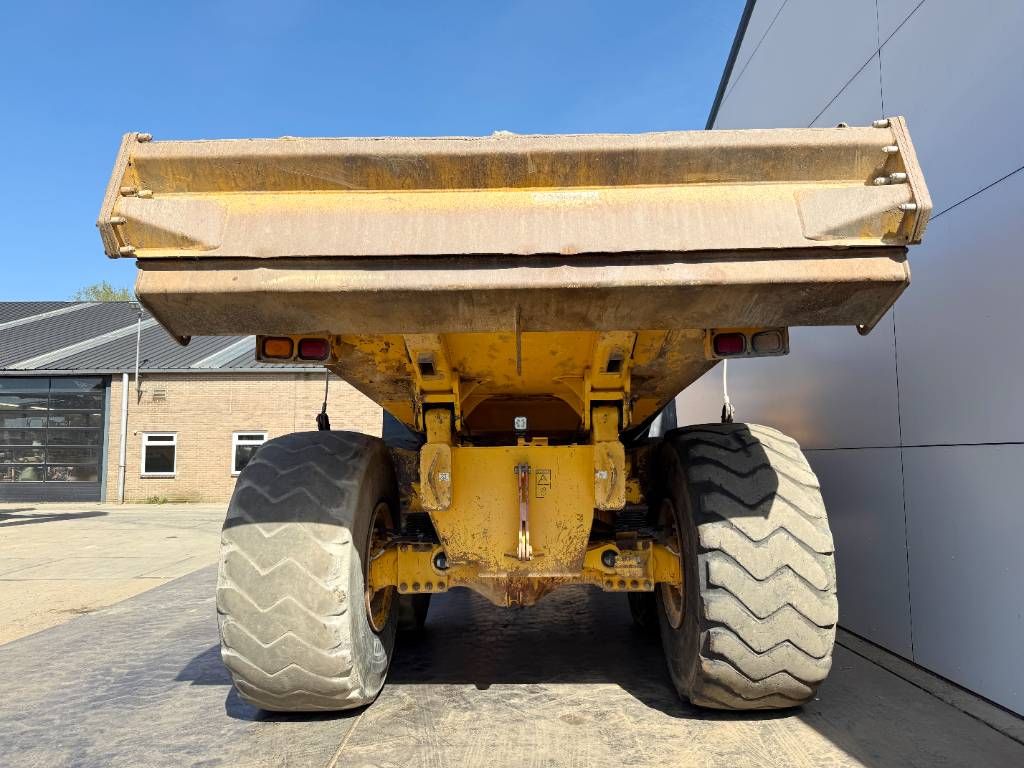 Volvo A40D - Tailgate / Heated Seat