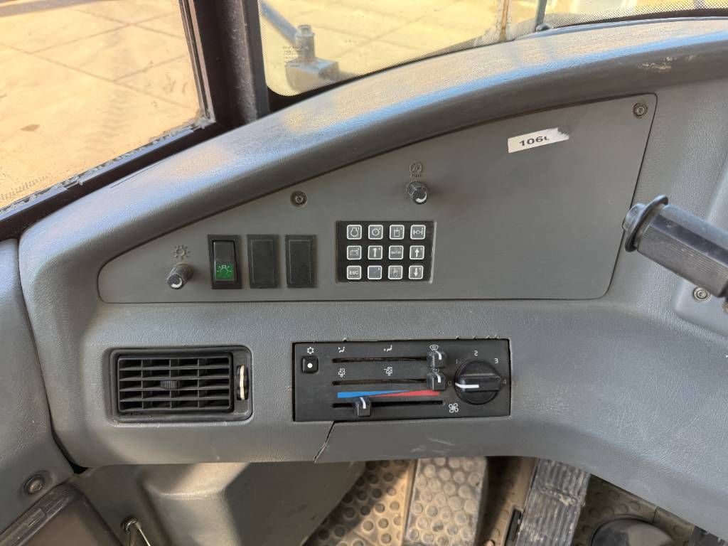 Volvo A40D - Tailgate / Heated Seat